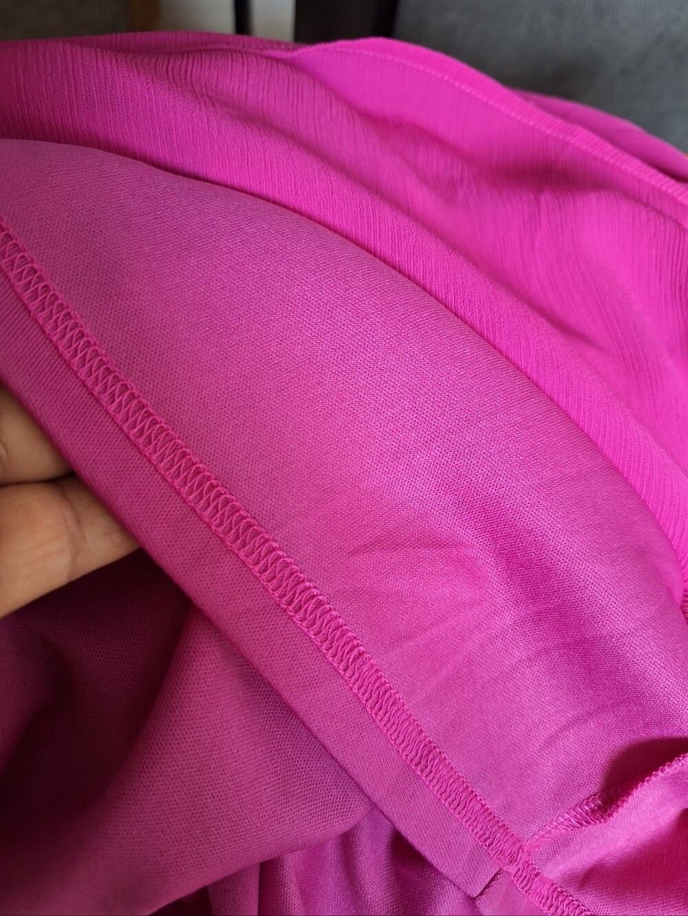 Vici Intense fuchsia midi dress, crafted from pleated fabric - Picture 7 of 9